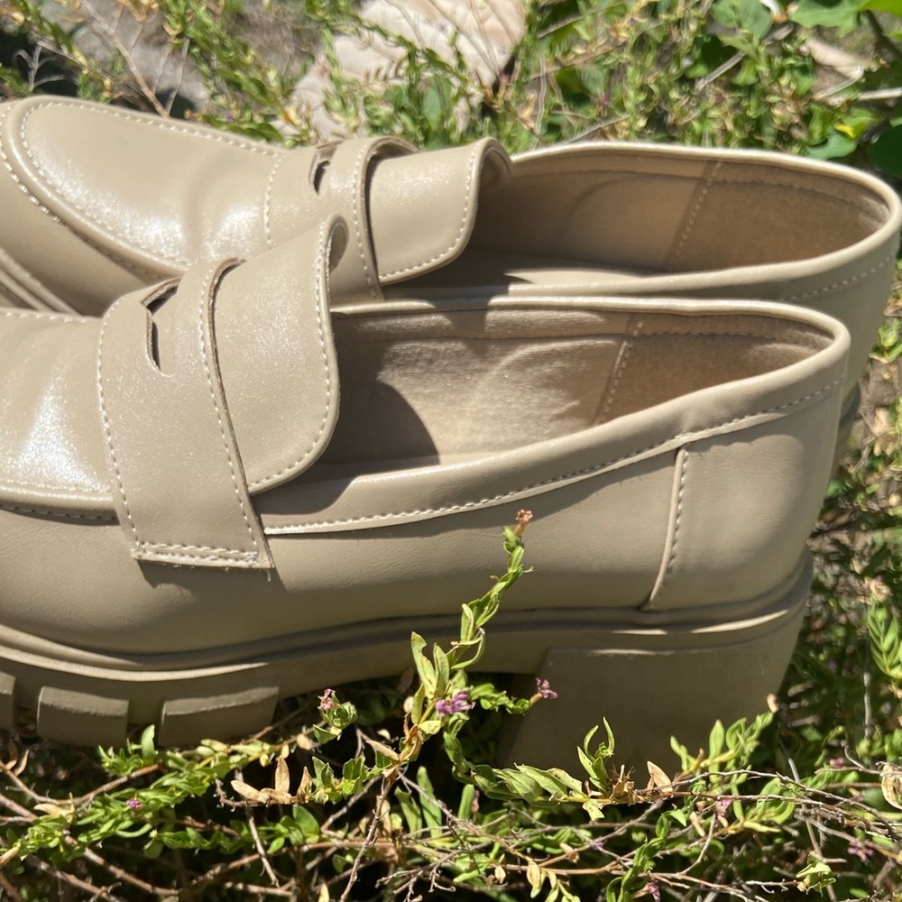 CREAM TAN PLATFORMED LOAFERS - Picture 8 of 12
